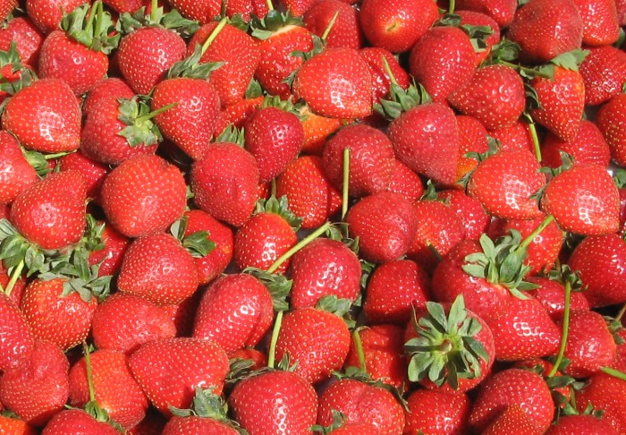 hyvän makuisia mansikoita